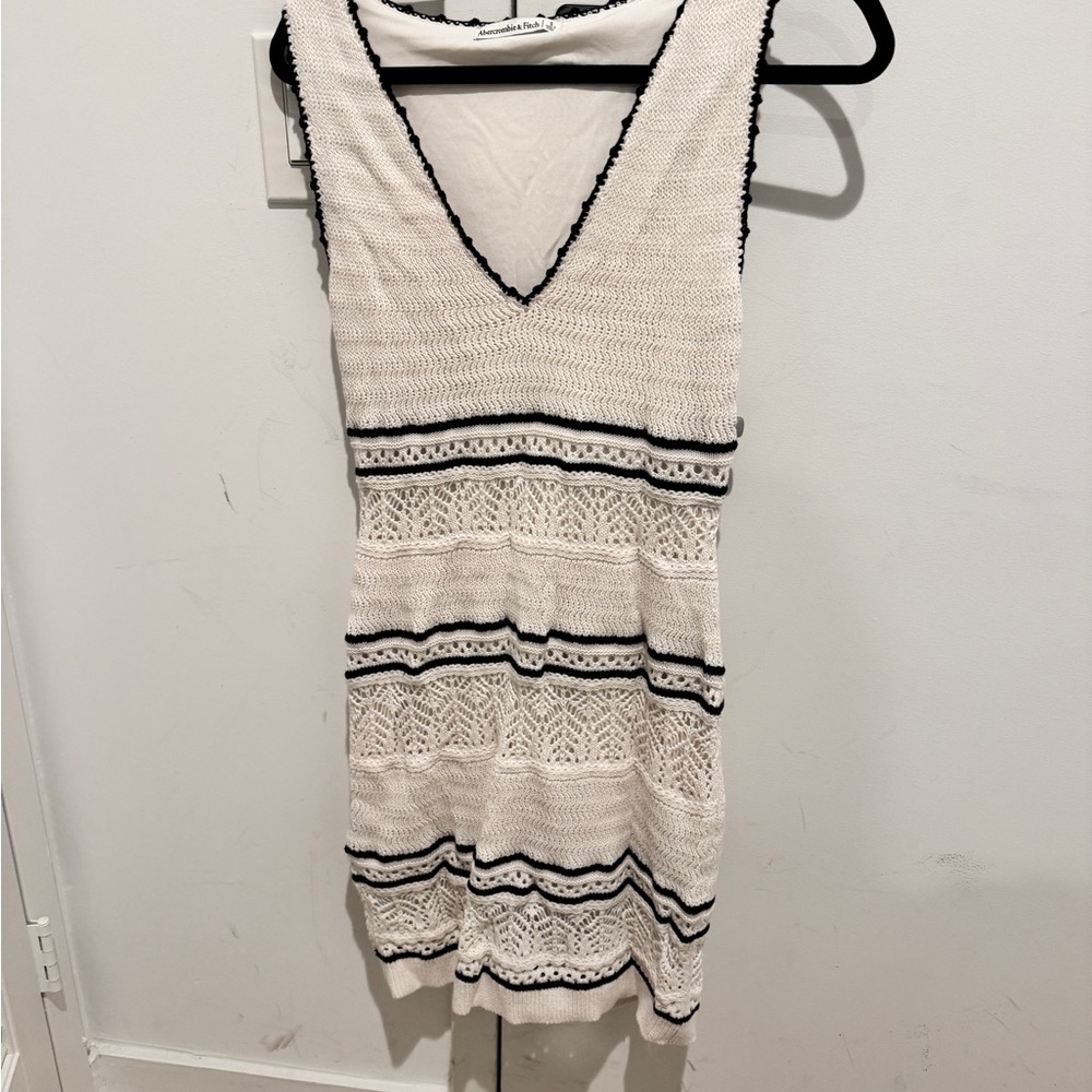 Abercrombie & Fitch Black and White Knit Top